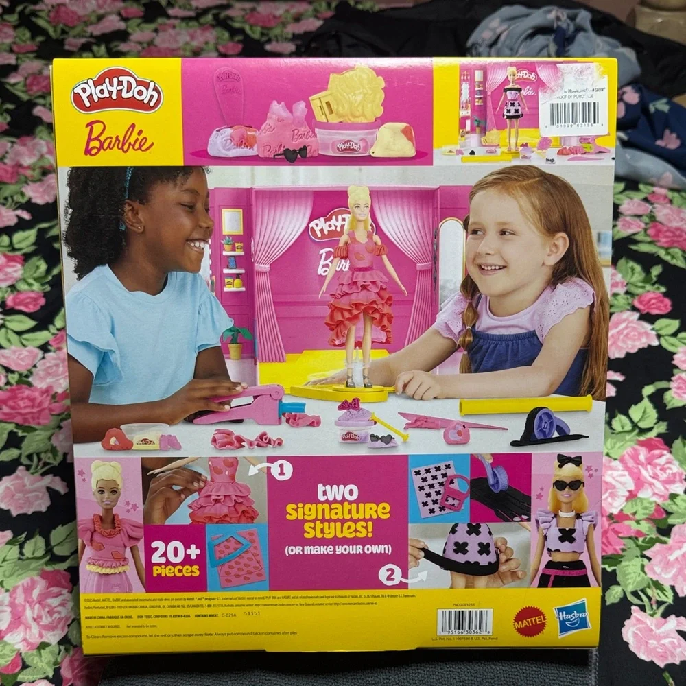 NEW Barbie Designer Fashion Show Set - Pink and Yellow